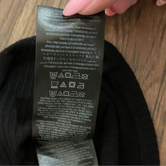 Guess Sleeveless Choker Ribbed Top 1/2 Zipper Front Black Size Medium - Picture 9 of 12